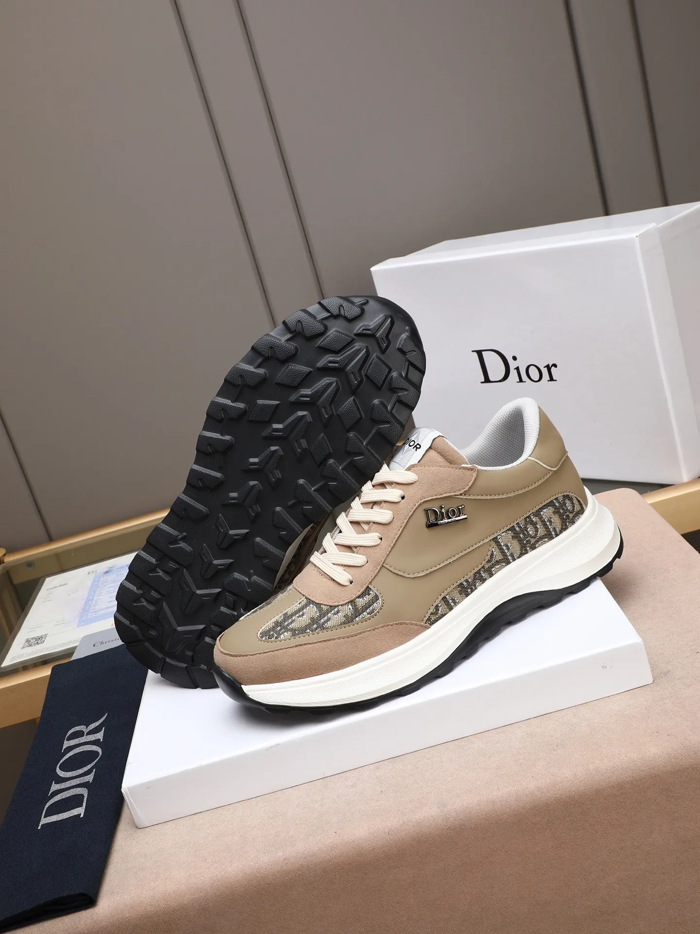 Men's shoes 💰P460 Dior's avant-garde and versatile fashionable men's shoes are privately modeled, calfskin stitched with Dior's special waterproof fabric, fashionable, simple, elegant, trendy, eye-catching, and pursuing class. It will subvert old ideas and be a must-have for fashionistas who want to spend time with you! Must keep it for yourself! High-end comfort but low-end, high-end quality workmanship. Code number: 38-44 (45 customized) 3 colors for your choice [kiss][kiss][kiss]